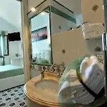 Bed & Breakfast World Center 4*