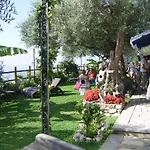 World Center Bed & Breakfast 4*