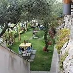 Bed & Breakfast World Center 4*