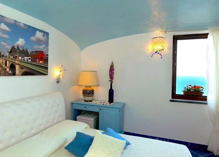 Oda ve Kahvaltı World Center 4*