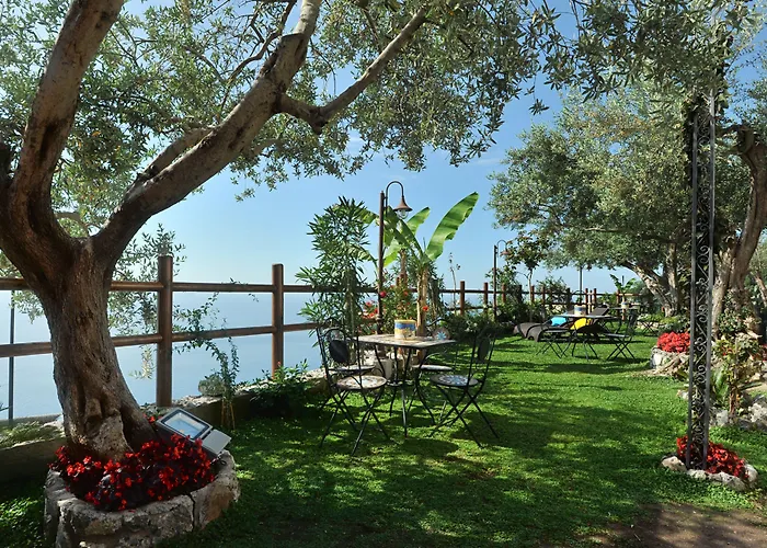 World Center Oda ve Kahvaltı 4*